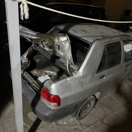 پراید نقره‌ای چپ کرده