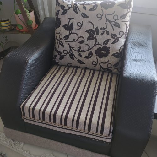 مبل راحتی 7 نفره و میز و صندلی ناهارخوری 8 نفره