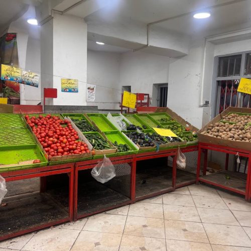 یک باب مغازه 130 مت 100 متر انبار