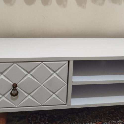 میز تلویزیون سفید