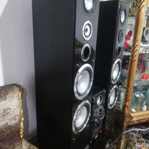 دو عدد باند ایستاده