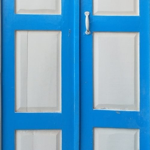 یک عدد در کاملاً چوبی و سنتی ،بسیار قدیمی