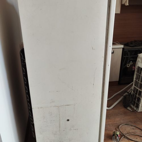 یک عدد یخچال،تر او تمیز کم کارکرد