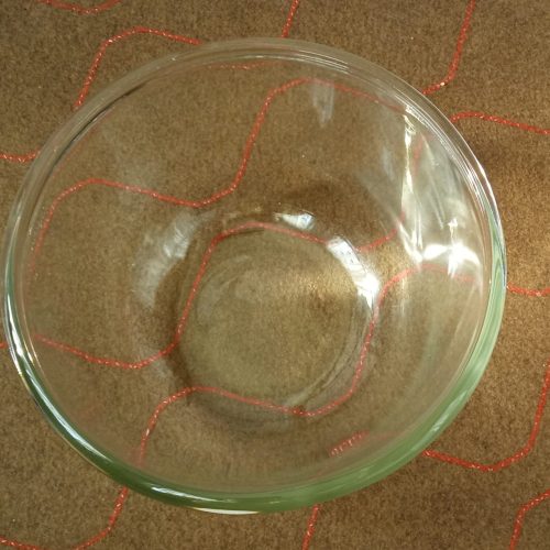 تعدادی ظرف و ظروف بلوری و ..