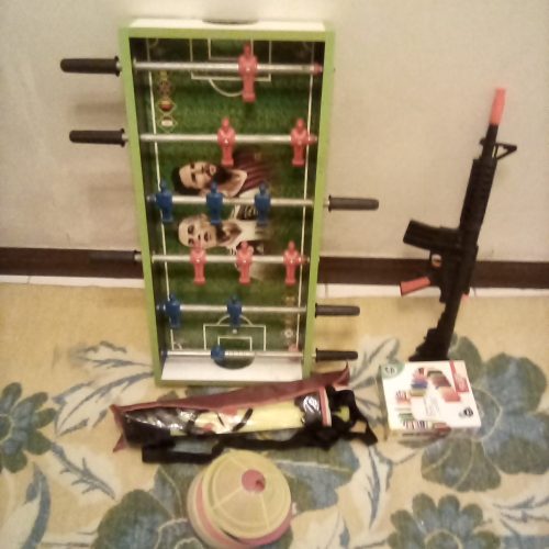 فوتبال دستی و تفنگ اسباب‌بازی و دومینو و کنز