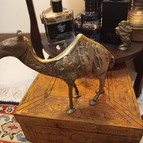 شتر غلم خورده هخامنشی برنجی