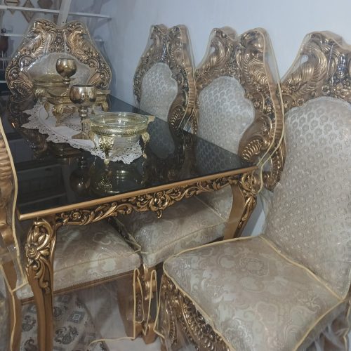 میز صبحانه خوری.