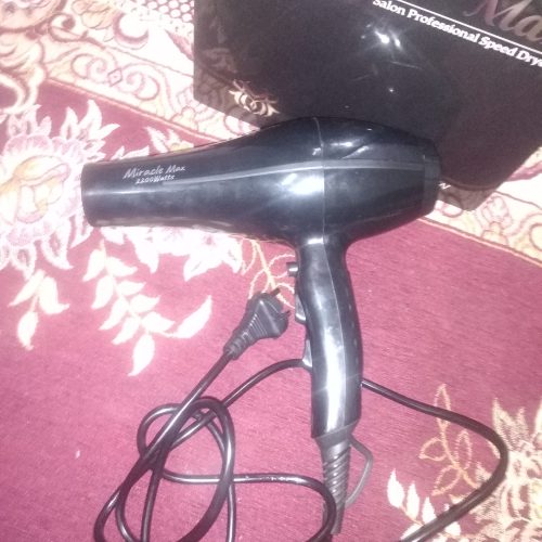 سشوار در حد نو