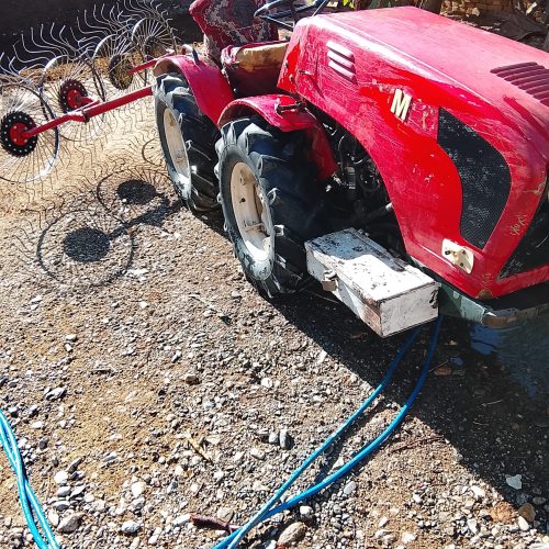 تراکتور کمر شکن همراه با