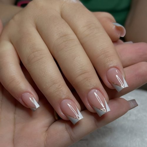 به چن نفر برای تکمیل آلبوم خدمات زیبای ناخن نیاز دارم