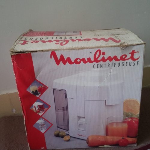 مبل راحتی و چند وسیله دیگر