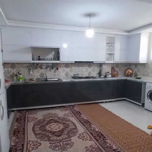 رهن و اجاره آپارتمان طبقه دوم دوخوابه تمیز پارک دارد