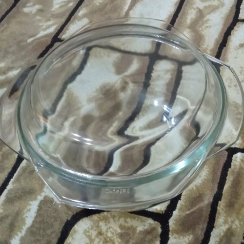 تعدادی ظرف و ظروف بلوری و ..