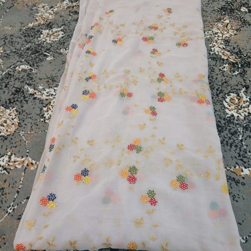 تعدادی چادربه فروش می‌رسد