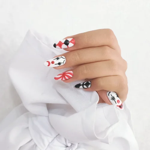 پذیرای خانم ها برای خدمات ناخن