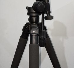 سه پایه حرفه ای دوربین