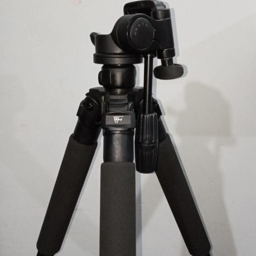 سه پایه حرفه ای دوربین