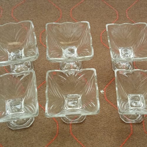 تعدادی ظرف و ظروف بلوری و ..