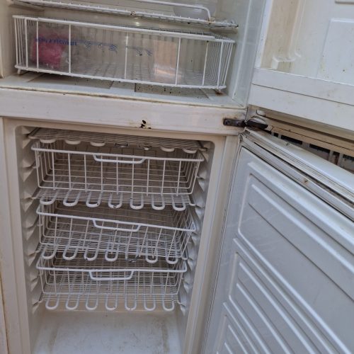 باسلام، یک عدد یخچال فریزر،به فروش میرسد، با سرمای خوب و فریز عالی