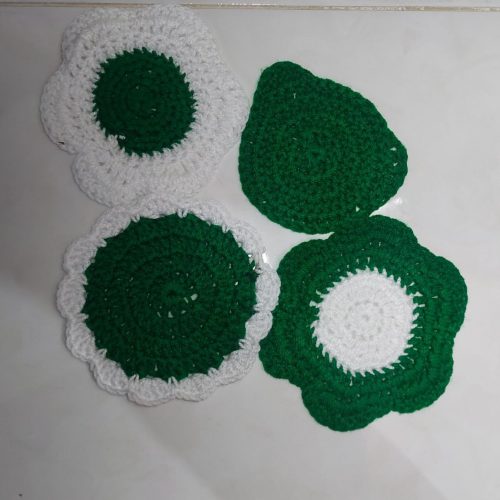 زیرلیوانی قلاب بافی