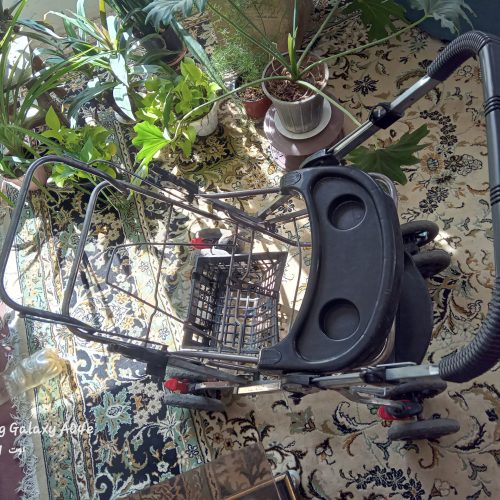 کالسکه تاشو.تنظیم جابجایی دسته سبد جالیوانی