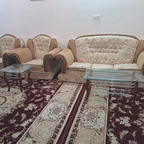 مبل راحتی و چند وسیله دیگر