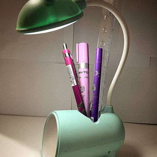 چراغ مطالعه لمسی پرکاربرد و انعطاف پذیر