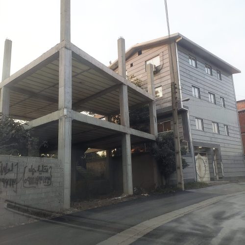 زمین به مساحت 200 متر با اسکلت اجرا شده به متراژ 150 متر دارای پروانه 3 طبقه