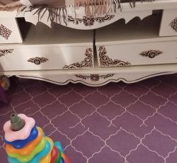 میز تلویزیون و بوفه سالم درحد نو بدون شکستگی بفروش میرسد