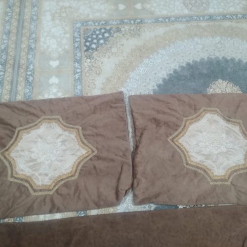 4 عدد رو تشک..8 عدد روبالشی تمیز تازه بخاطر اینکه تازه شو گرفتی میفروشیم