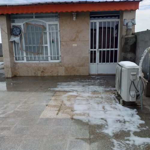 یک دستگاه اپارتمان شیک وحیاط دارمستقل‌ ویک دربند مغازه بزرگ