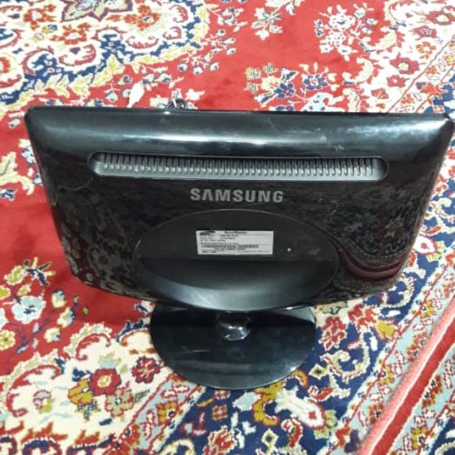 یک عدد مانیتور سامسونگ 1932 ساخت کره سالم همراه با تبدیل HDML