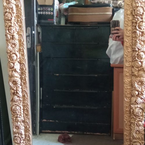 بوفە ساعت آینە
