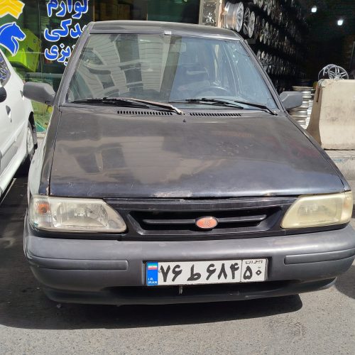 زیر دست کارمند بوده است حساس بوده..