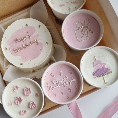 کیک لیوانی . ماگ و فنجون هدیه‌ای جذاب و به‌صرفه