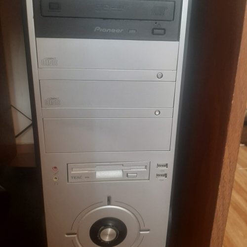 سیستم کامپیوتر قدیمی