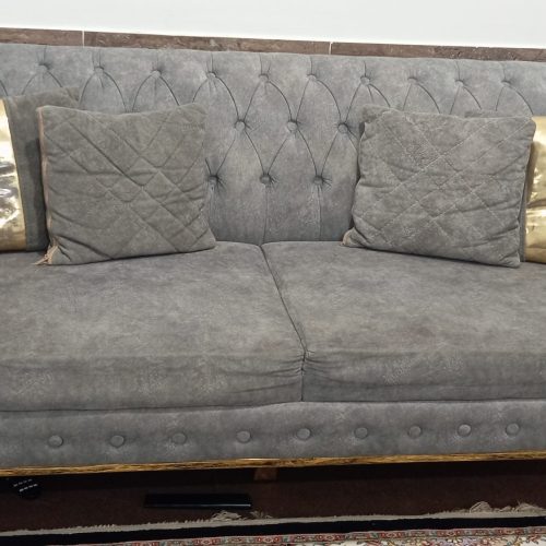 مبل هفت نفره حدود یک سال کار کرده سالم تمیز