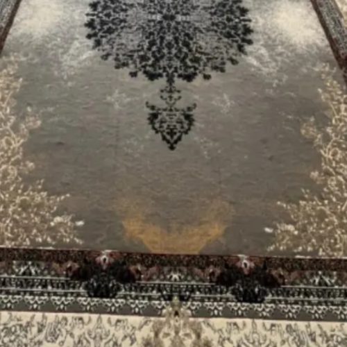 فرش در حد نو فقط 2 ماه استفاده شده
