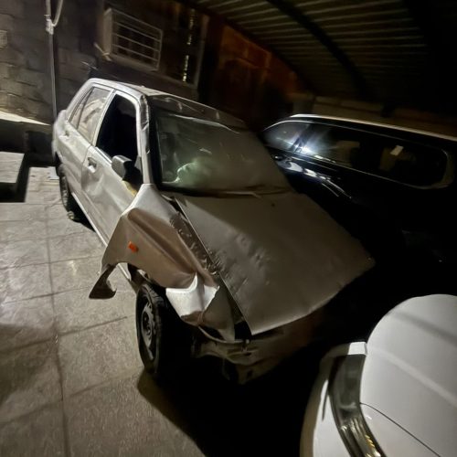 پراید نقره‌ای چپ کرده