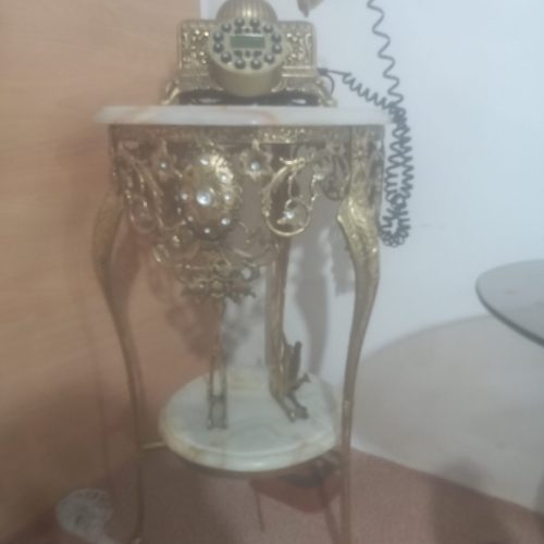 میز وتلفن برنزی سالم وتمیز