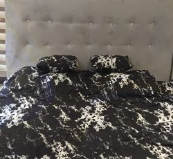 تخت خواب دو نفره.با اینه و دراور و دوعدد پاتختی