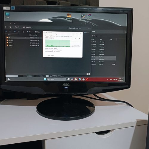 کیس کامپیوتر درحد همراه با مانیتور