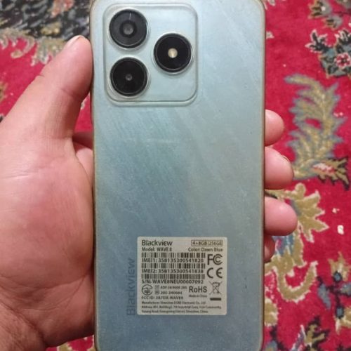 یک عدد گوشی بلک ویو همراهی کارتون شارجر در حد نو