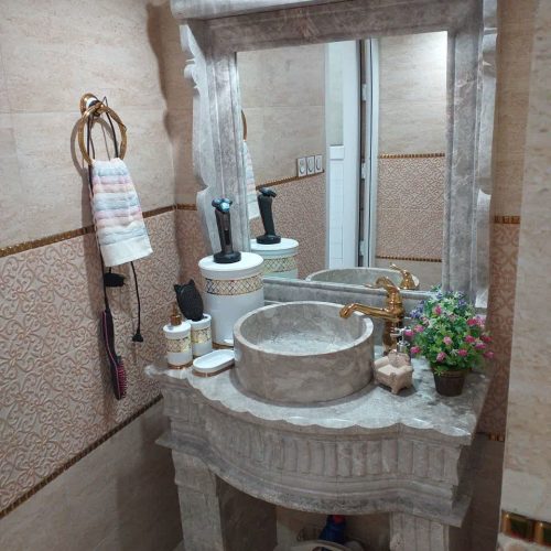 یک دستگاه اپارتمان شیک وحیاط دارمستقل‌ ویک دربند مغازه بزرگ