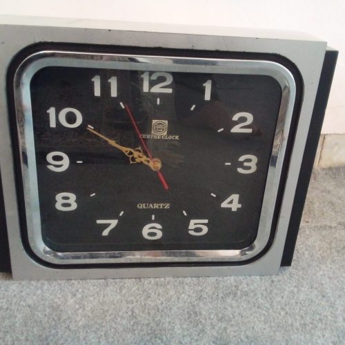 ساعت دیواری قدیمی خیلی تمیز