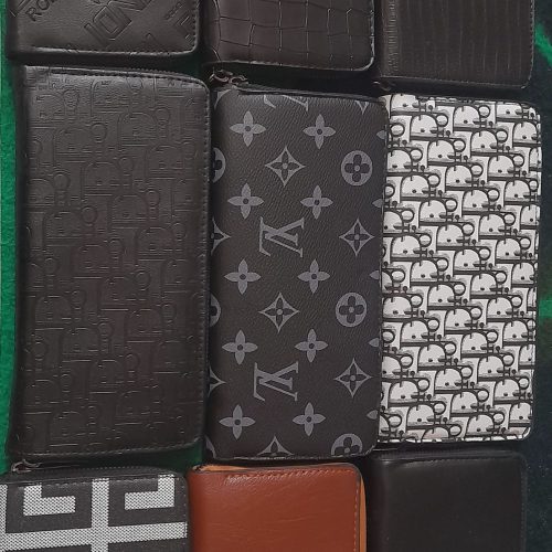 قیمت کالا به قیمت فاکتور به فروش میرسد