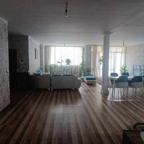 یک واحد آپارتمان سه خوابه 200 متری