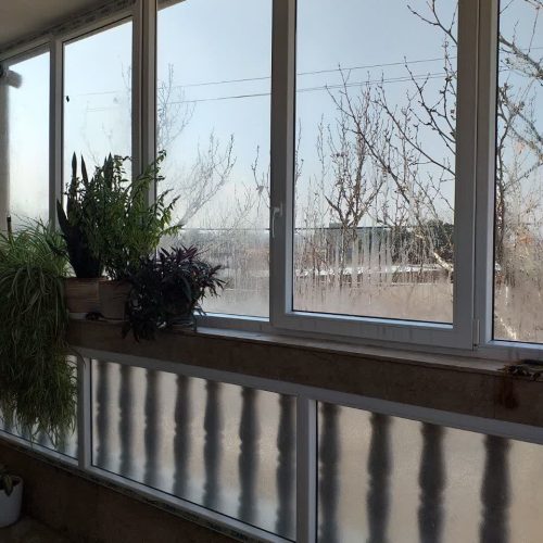 یک خونه ویلایی شیک ونوساز بایک مغازه بزرگ