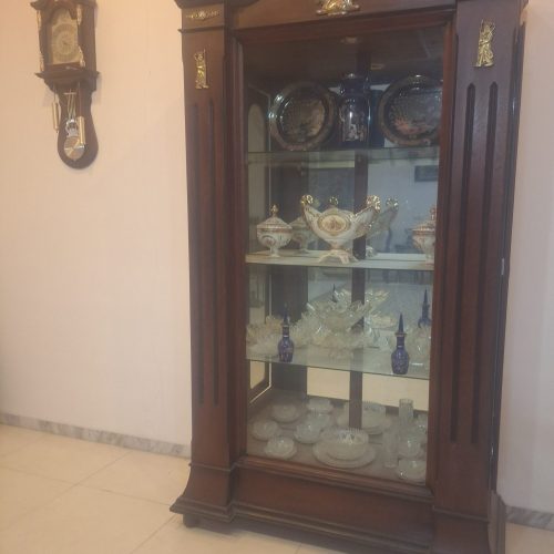 بوفه و ساعت دیواری چوبی