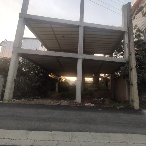 زمین به مساحت 200 متر با اسکلت اجرا شده به متراژ 150 متر دارای پروانه 3 طبقه
